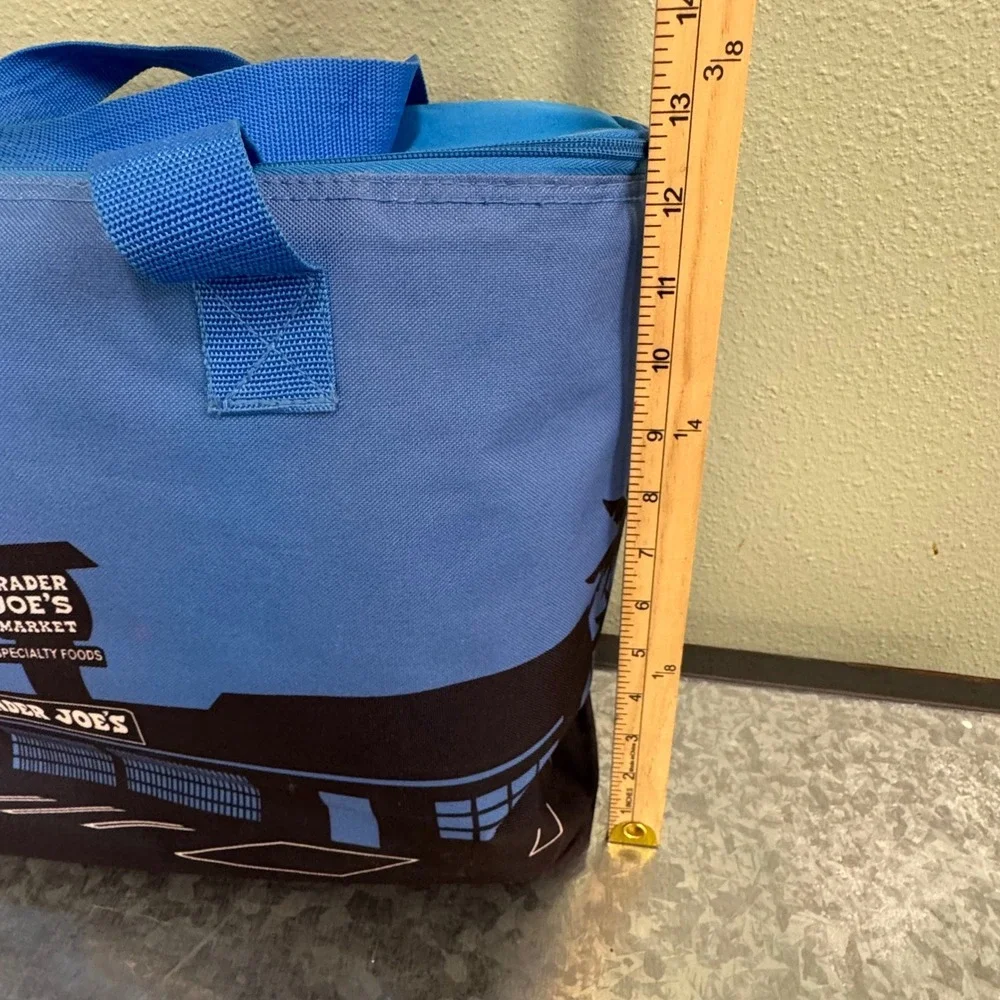 Trader‎ Joe's Insulated Tote Bag Unisex Large Blue Excellent Pasadena California